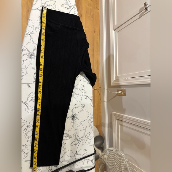 NWT Black Jean style Capri leggings - Picture 6 of 6